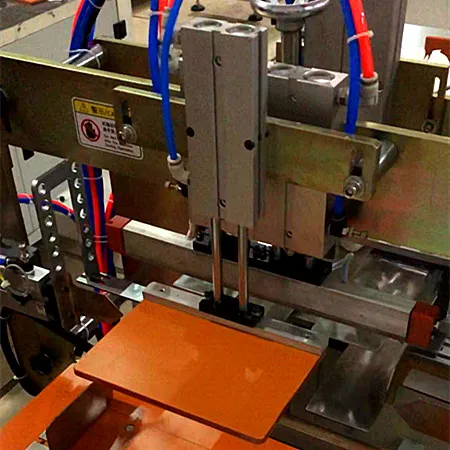 Полуавтоматическая машина для упаковки детских подгузников