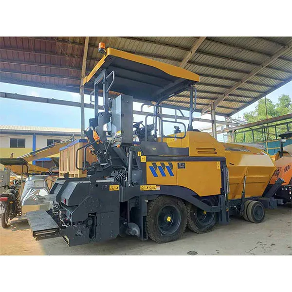 Road Paver 4.5M Paving Width Asphalt Paver 73.5Kw Shangchai Engine With Hydraulically Telescopic Screed