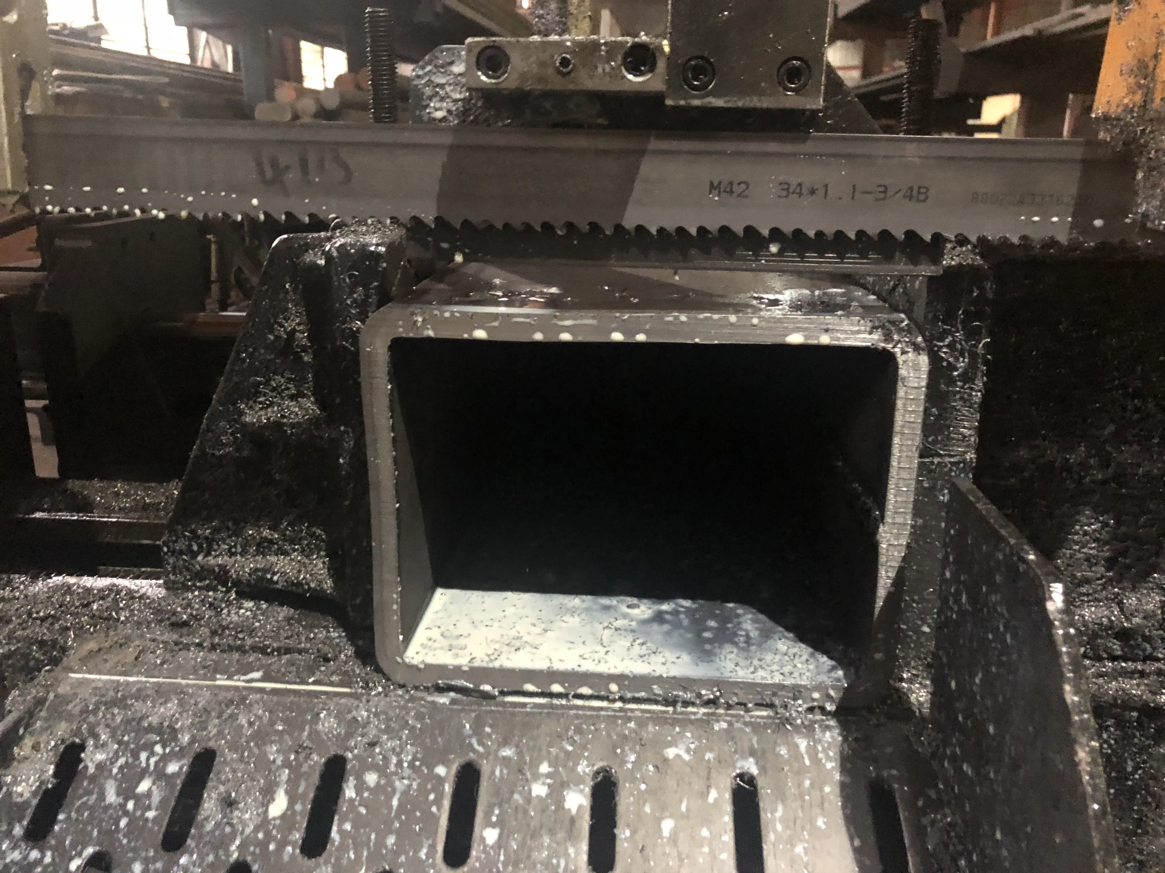 Новинка, Горизонтальная Автоматическая ленточная пила GZ4232 CNC, ленточная пила для резки металла