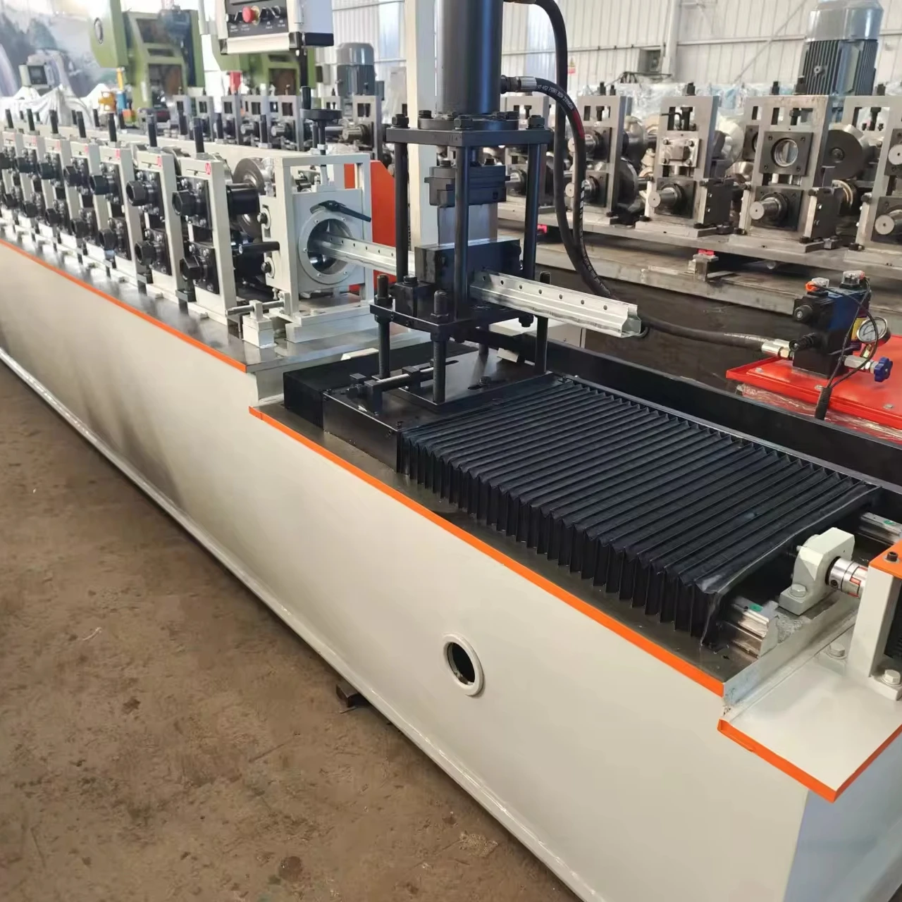 2mm galvanized steel rack roll forming machine c beam auto change size roll forming machine