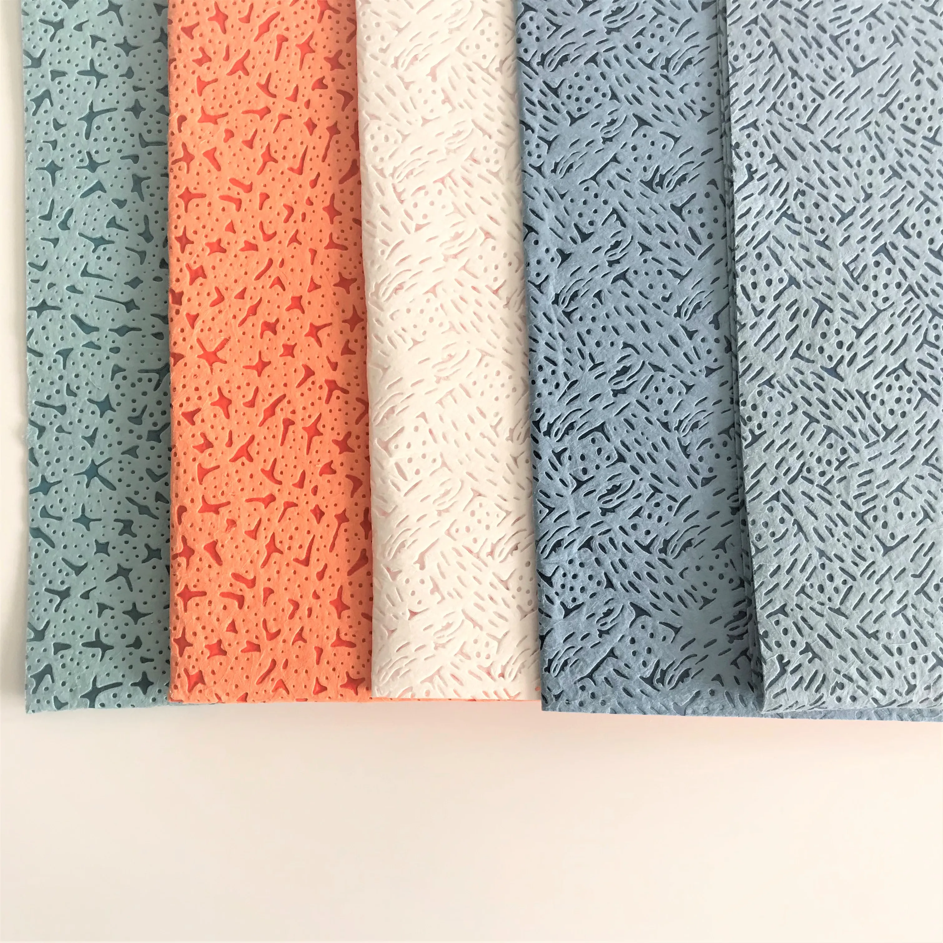 
Jumbo roll 100% polypropylene industrial oil absorbing Meltblown nonwoven Lint Free Car Disposable cleaning wipes 