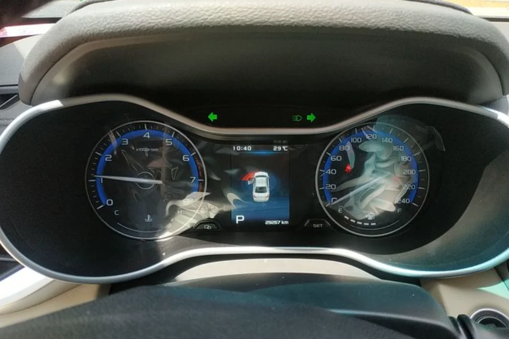  Низкая цена продажи подержанных автомобилей 2018 Geely император роскошная версия 1.5L левым 92 бензина с