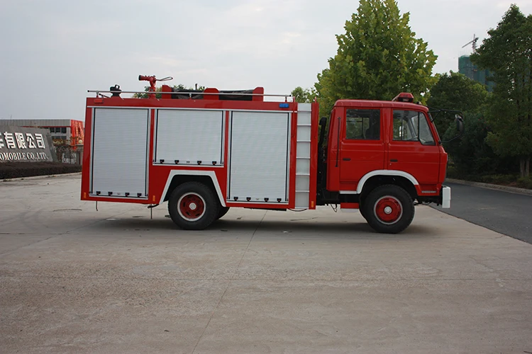 Новый пожарный автомобиль с правым