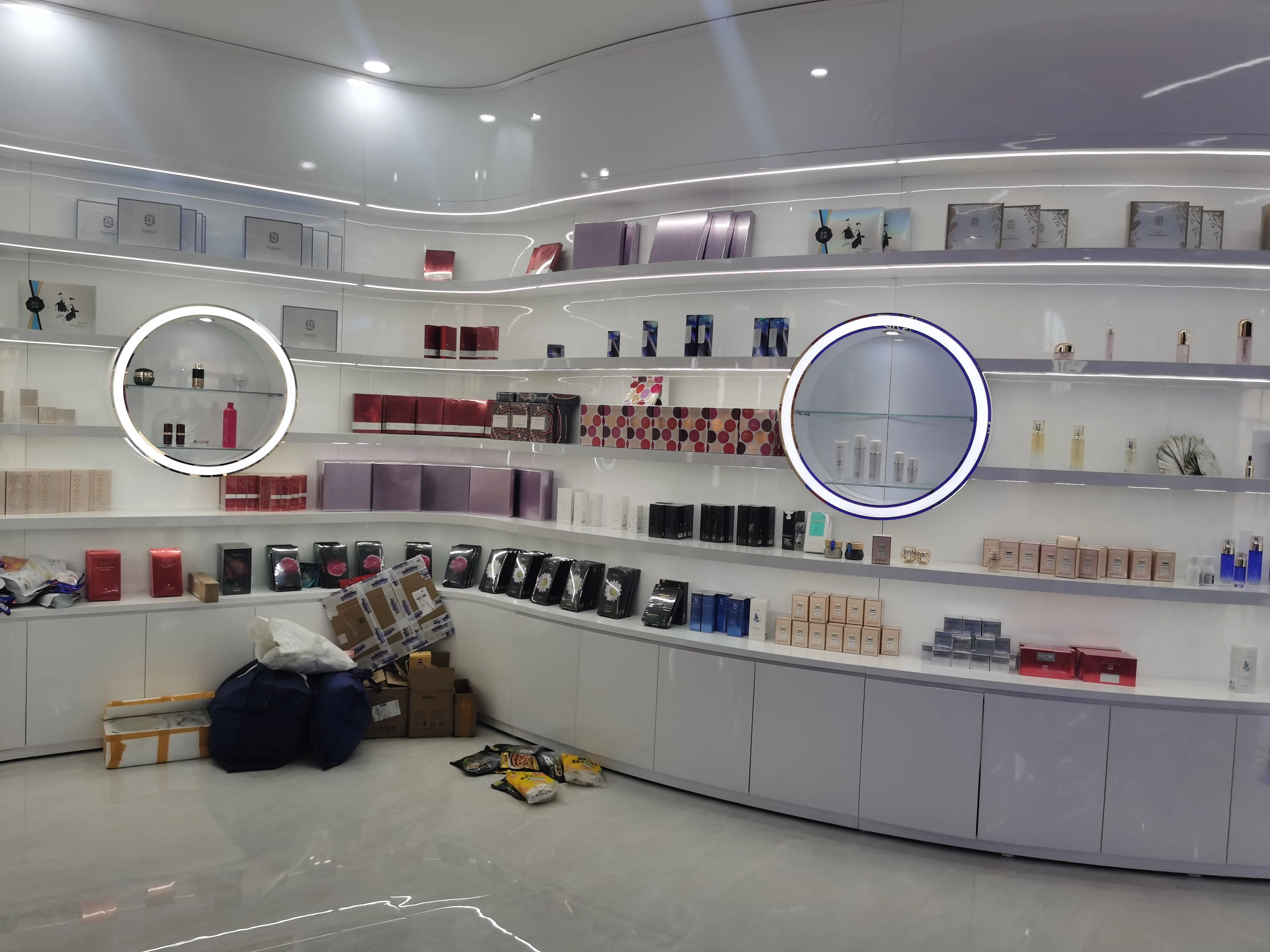 Wholesale Cosmetic Jewelry Display Case High Quality Stand Wooden Glass Metal Display Cabinet Design Customization For Store