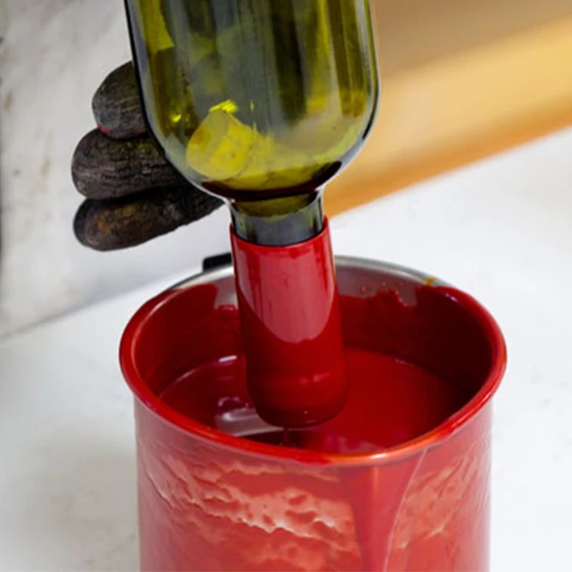 Dipping sealing wax for wine bottle