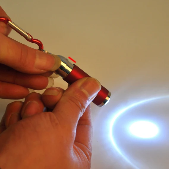 QXMOVING Gift Keychain Light Zoomable Custom LOGO Mini LED Keychain Flashlight With Carabiner