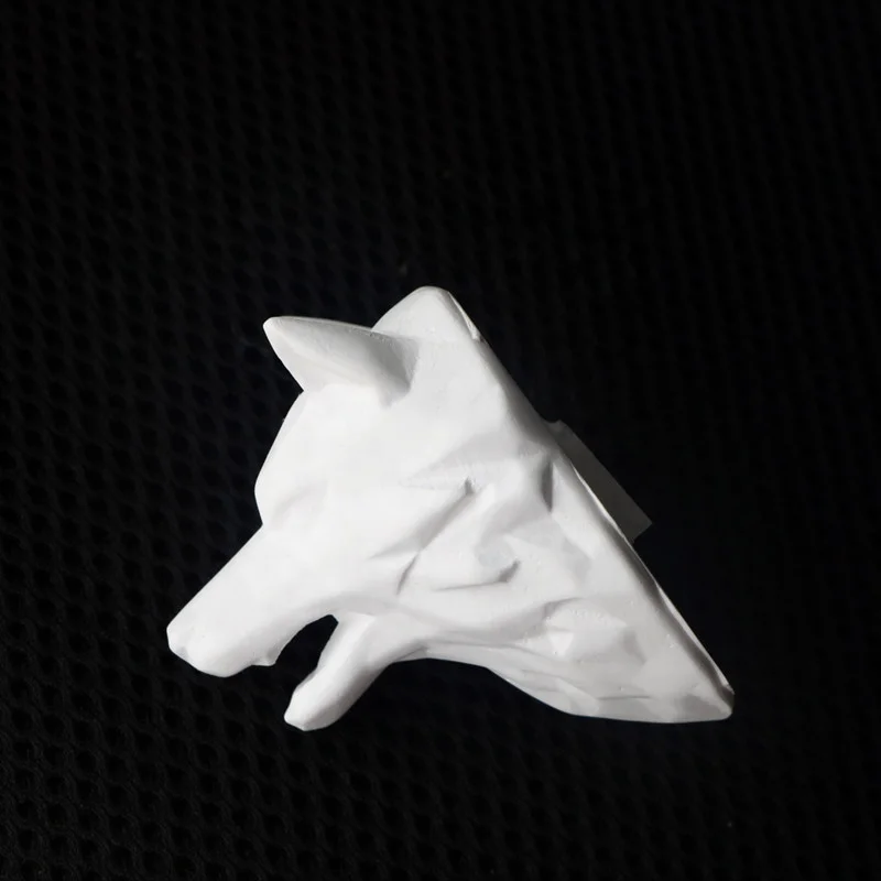 Scented White Ceramic Wolf Shaped Car Vent Clip Decoration Aroma Essential Oil Diffuser Stone Air Freshener