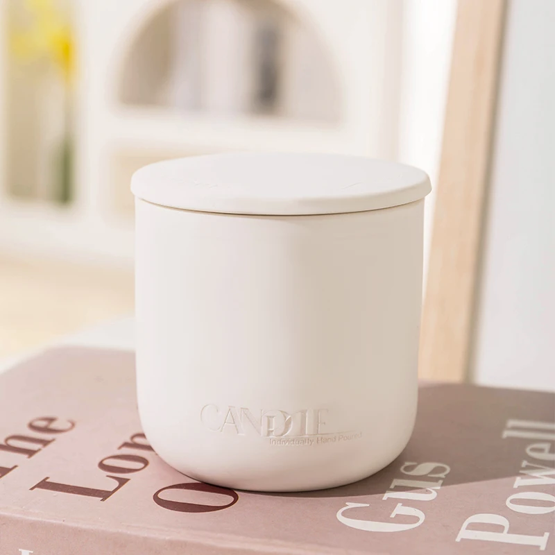 NEWIND Custom High Quality Heart-Shaped Organic Soy Wax Scented Candles Glass Jar Wholesale Religious Occasions Air Freshening