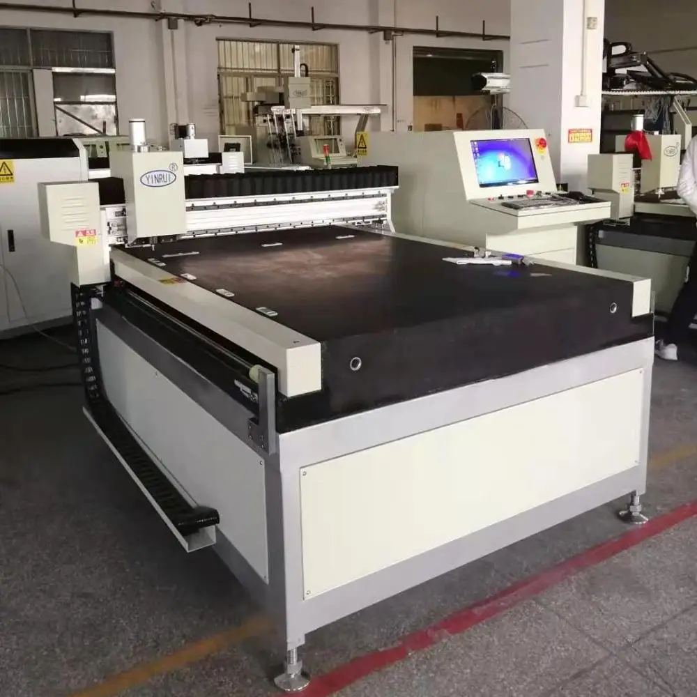 Automotive electronic glass cutting machine