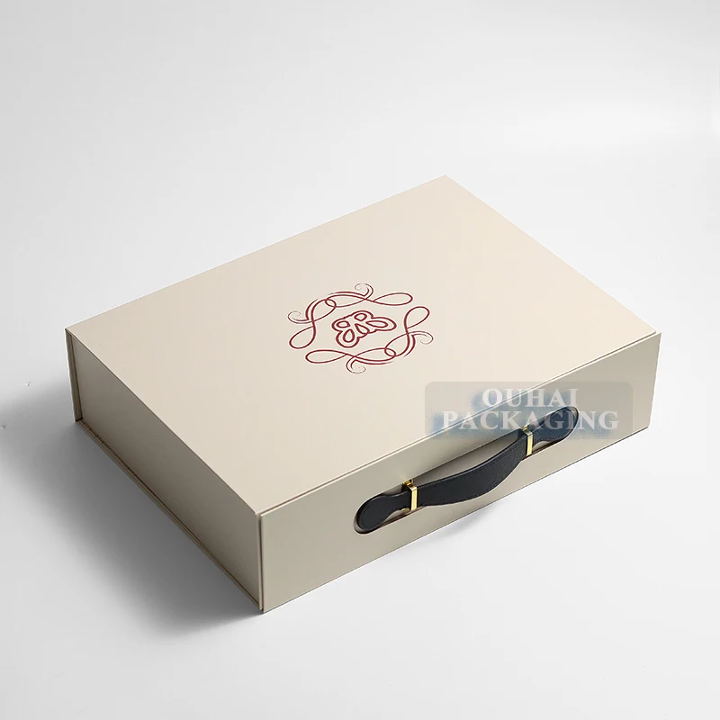 Large Magnetic Lid Closed Packaging Box Customization Friendly Grey Paper Materials Foldable Gift Boxes with Handles for Women