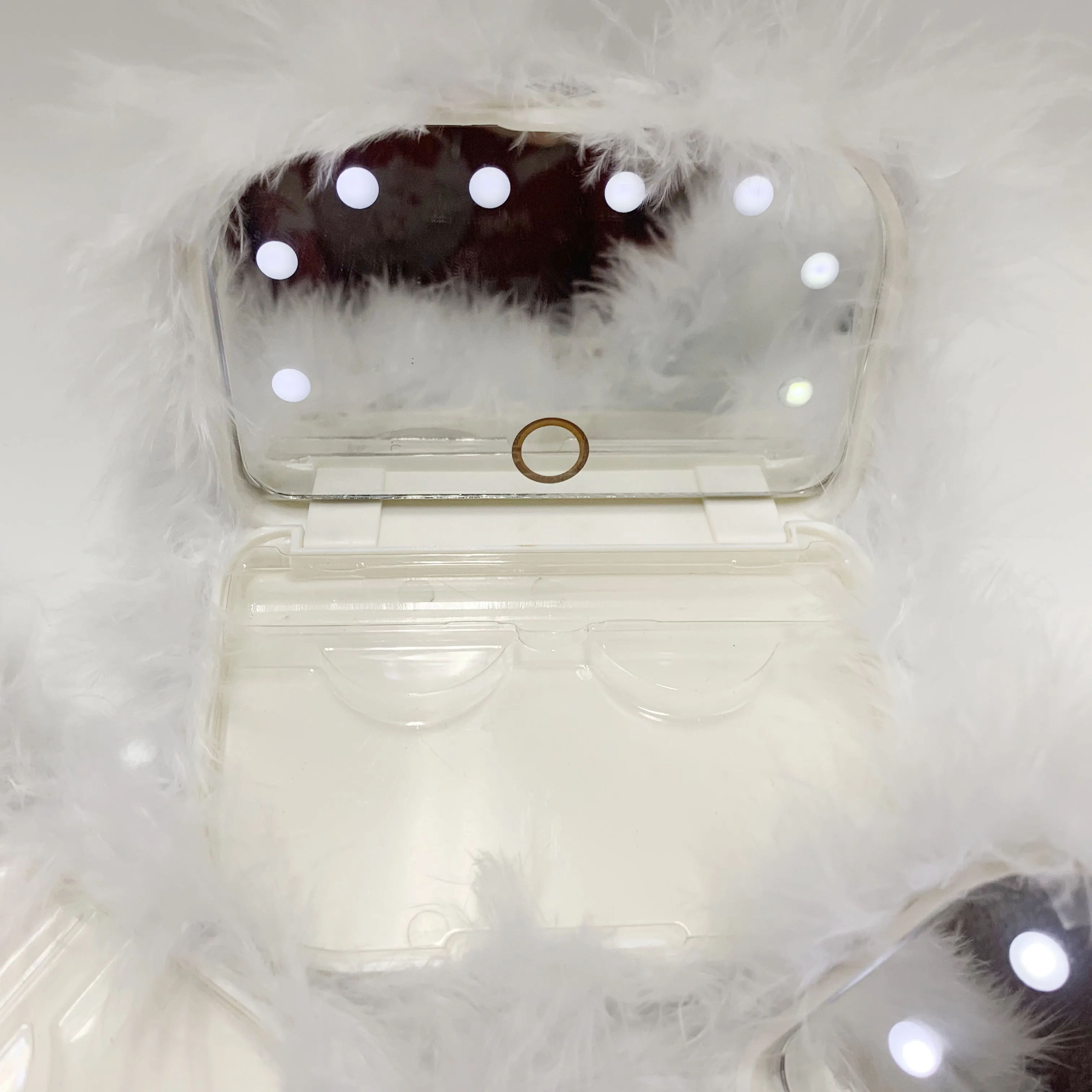 2020 New Style Private Label Custom pill bottle case medicine bottle led light feather mirror lashes case 3d mink lashes