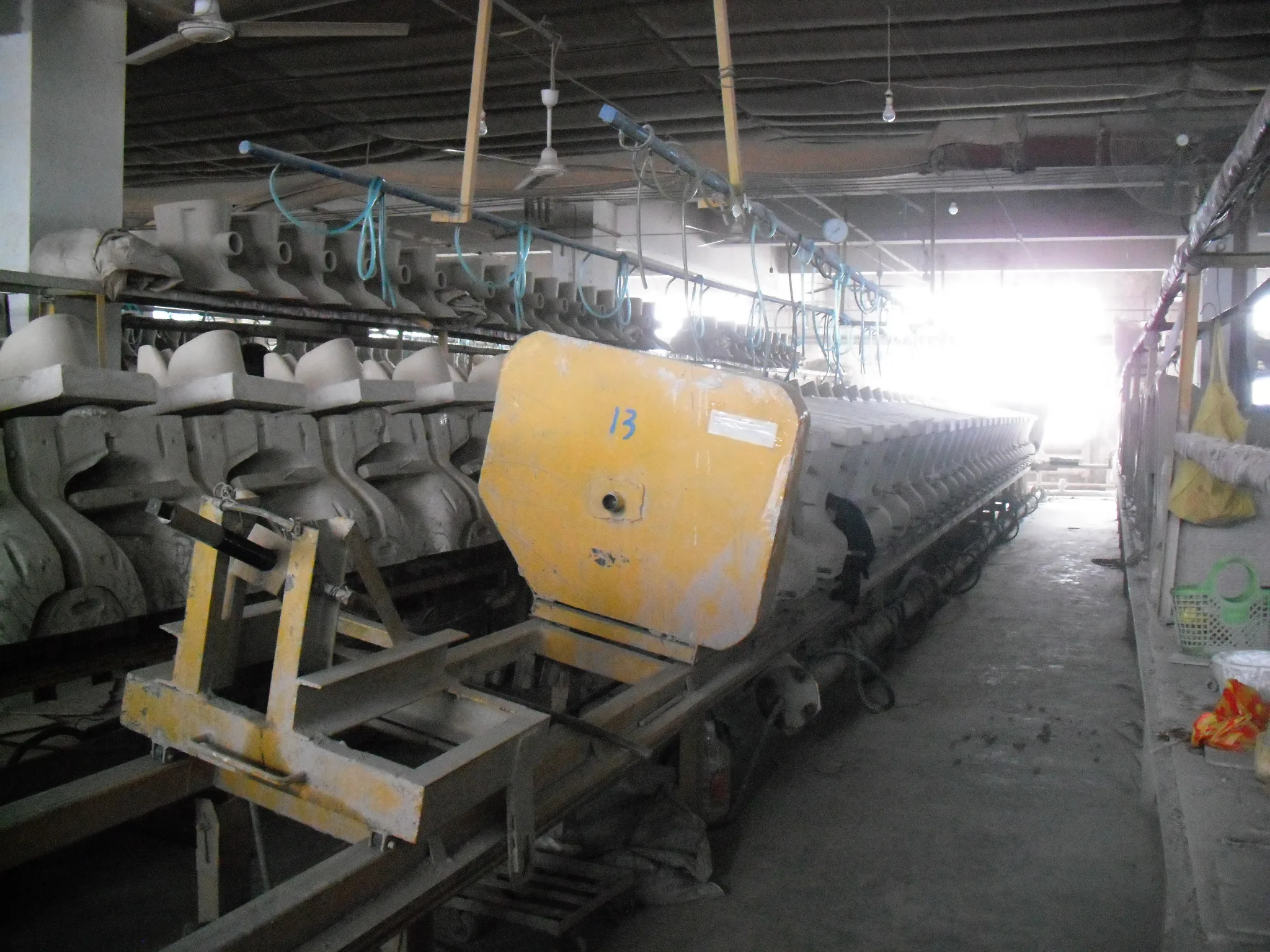 AIDI Classic bathroom  Porcelain Toilet P-trap WC Sanitary Ware Two Piece Toilet Washdown Flush Twyford