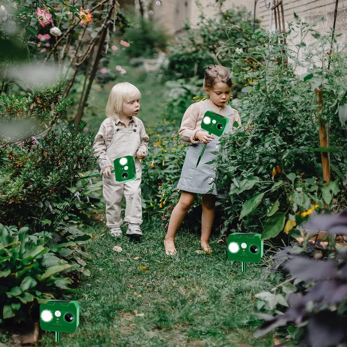 Solar Animal Repellant Ultrasonic PIR Motion Detector Cat Dog Repellant Solar Powered Waterproof Animal Deterrent Vertical Rod