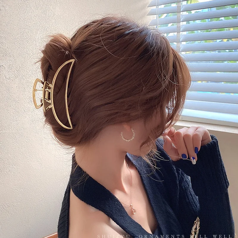 Girls Simple Metal Hair Accessories Back Head Bath Headdress Alloy Girls Ponytail Crescent Moon Shape Shark Hair Claw Clip