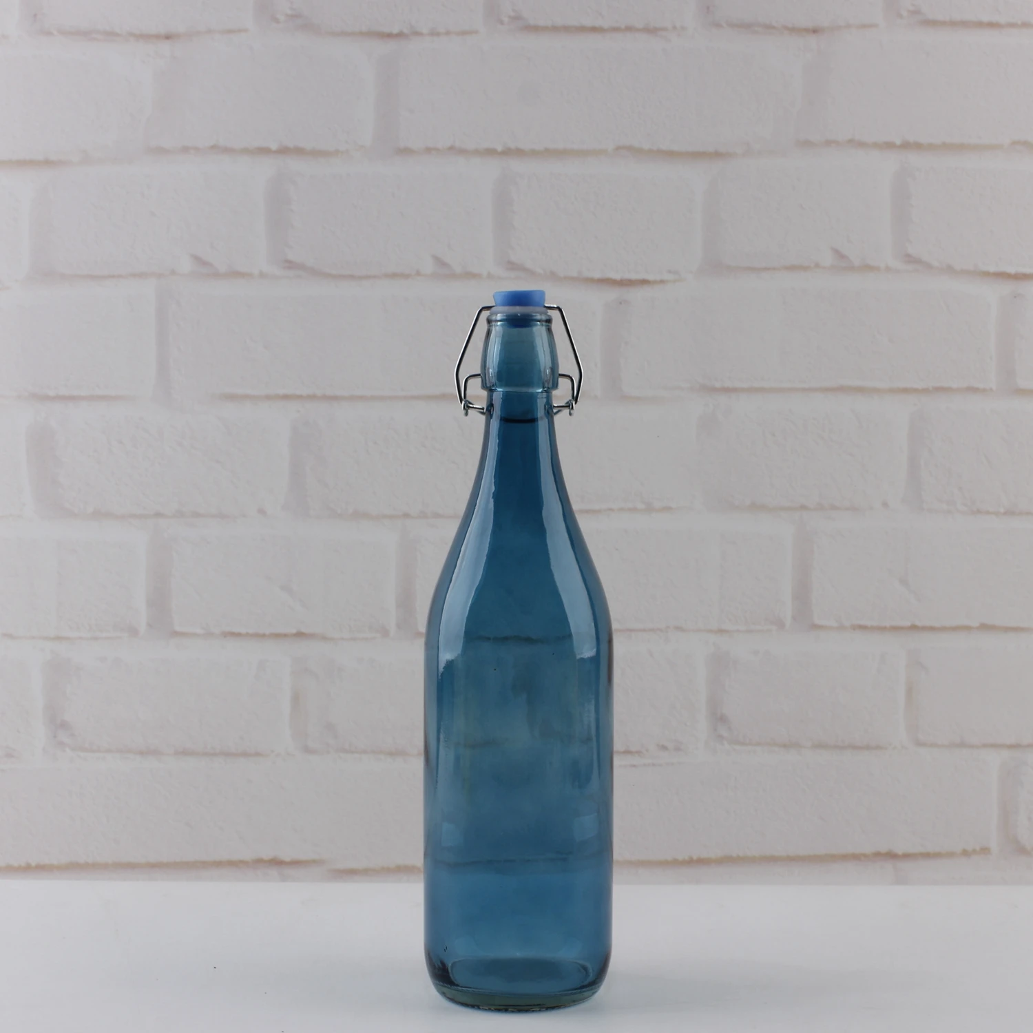 Circleware Oasis Hermetic Glass Bottle with Locking Swing Top Lid Fun Party Home Entertainment Glassware Drink Pitcher for Water