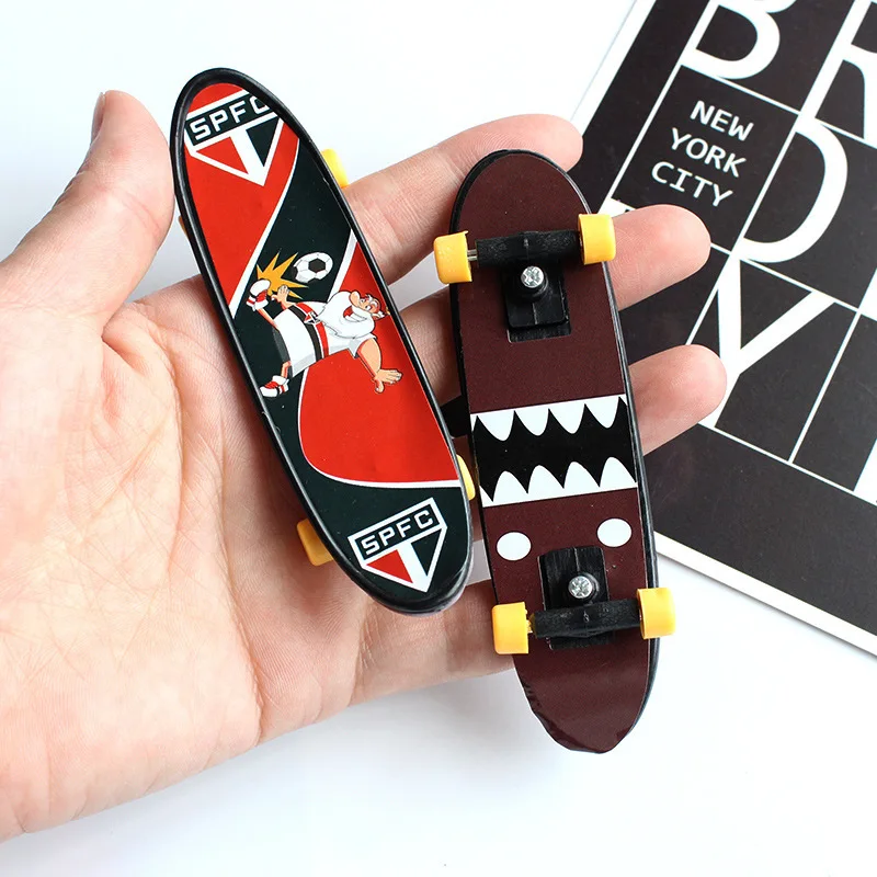 2022 Wholesale Kids Gift Classical Mini Fingerboard Finger Toys Finger Skateboards Sports Scooter Toy