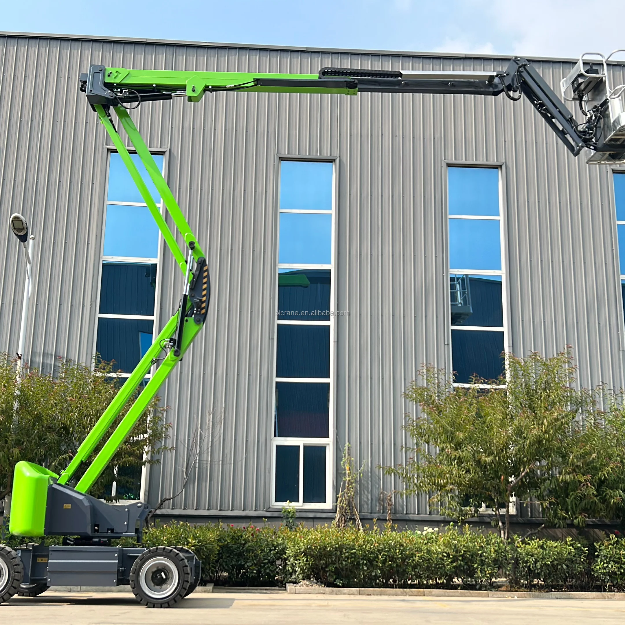 12m 16m self-propelled curved arm lifting platform Customizable hydraulic curved arm aerial working platform