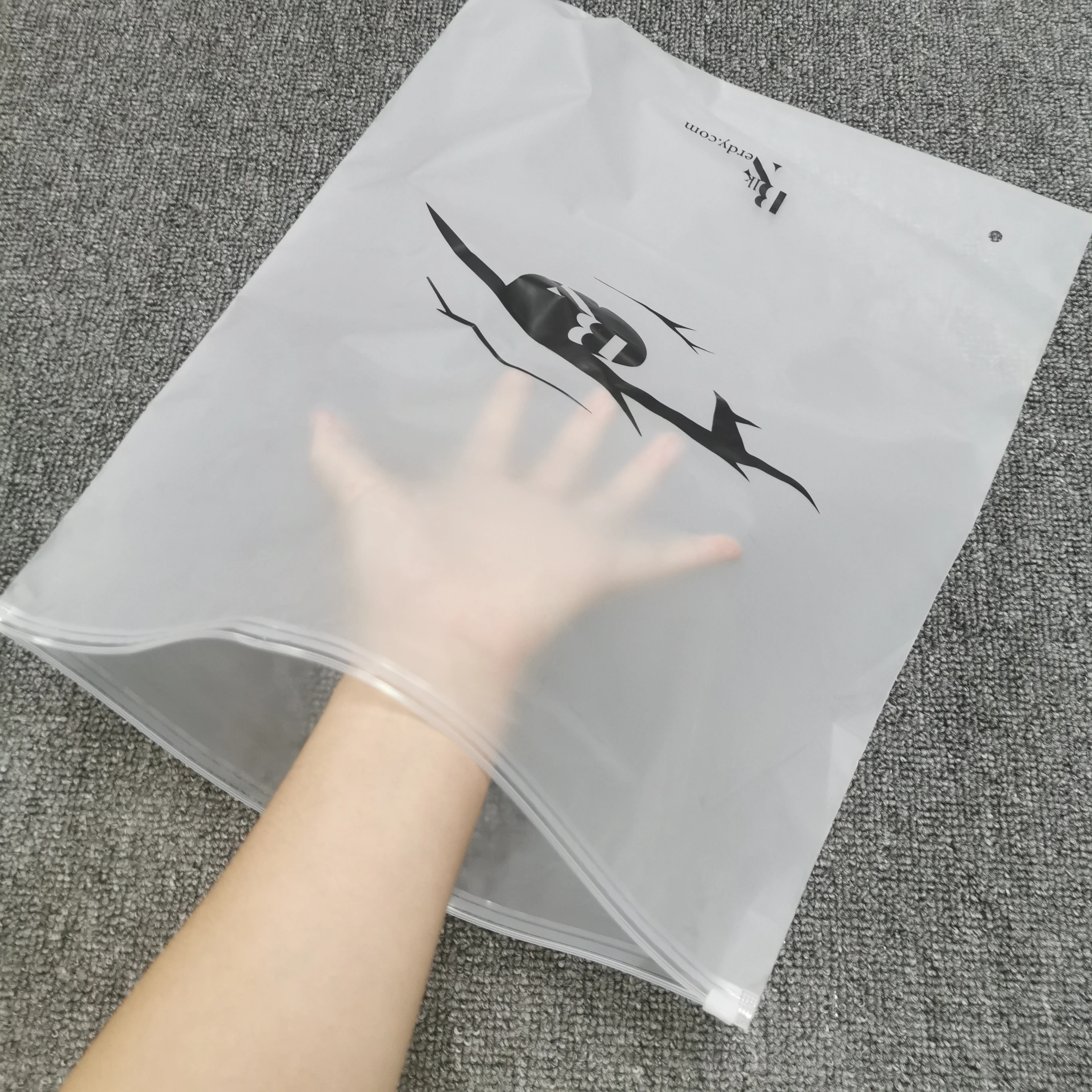 Custom Cornstarch Frosted Zipper Sealing Bag Biodegradable Packaging Bags Swimwear Clothes Bag Packing PE Screen Printing Accept