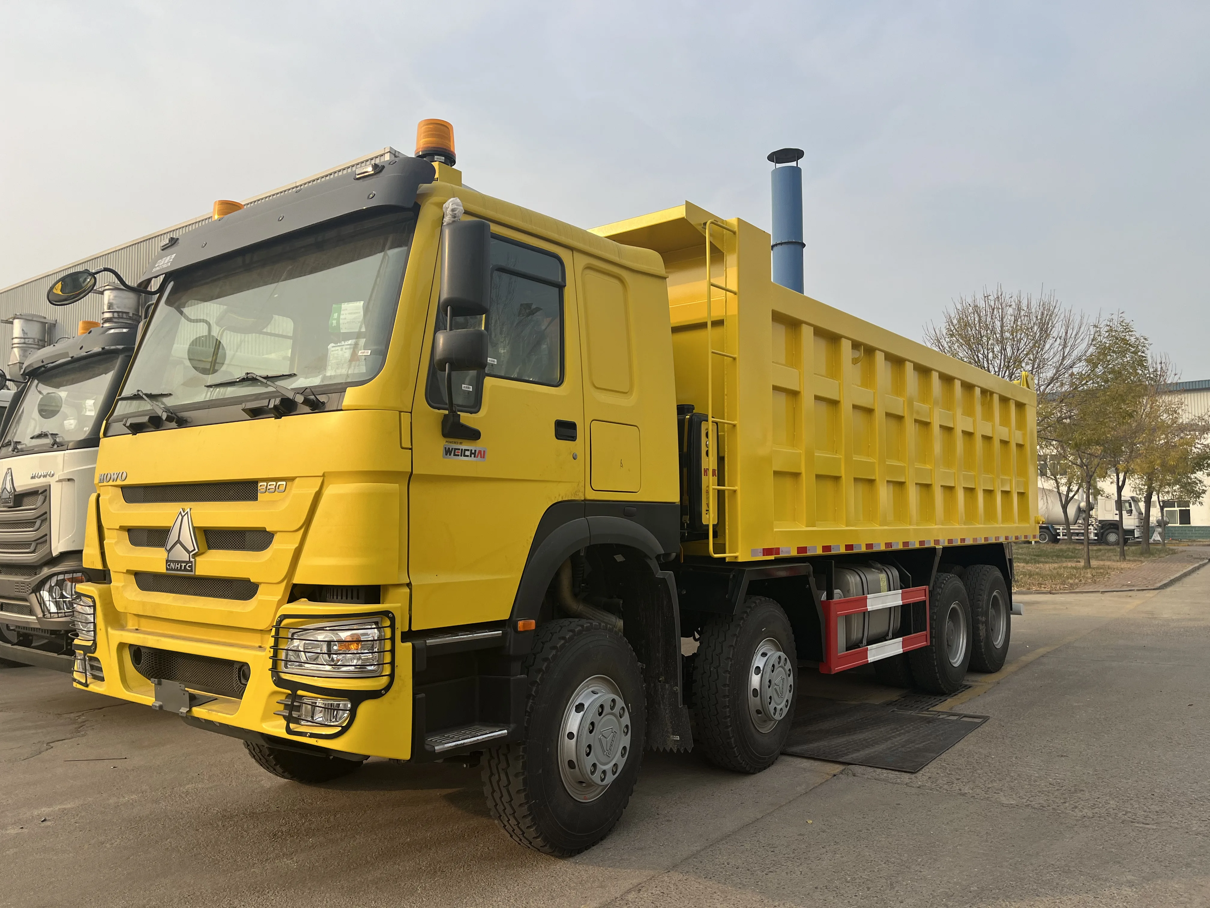 SINOTRUK 8X4 400Hp HOWO Dump Truck High Capacity 400Hp HOWO Tipper New Condition Diesel Manual Heavy Truck Euro 2 Weichai