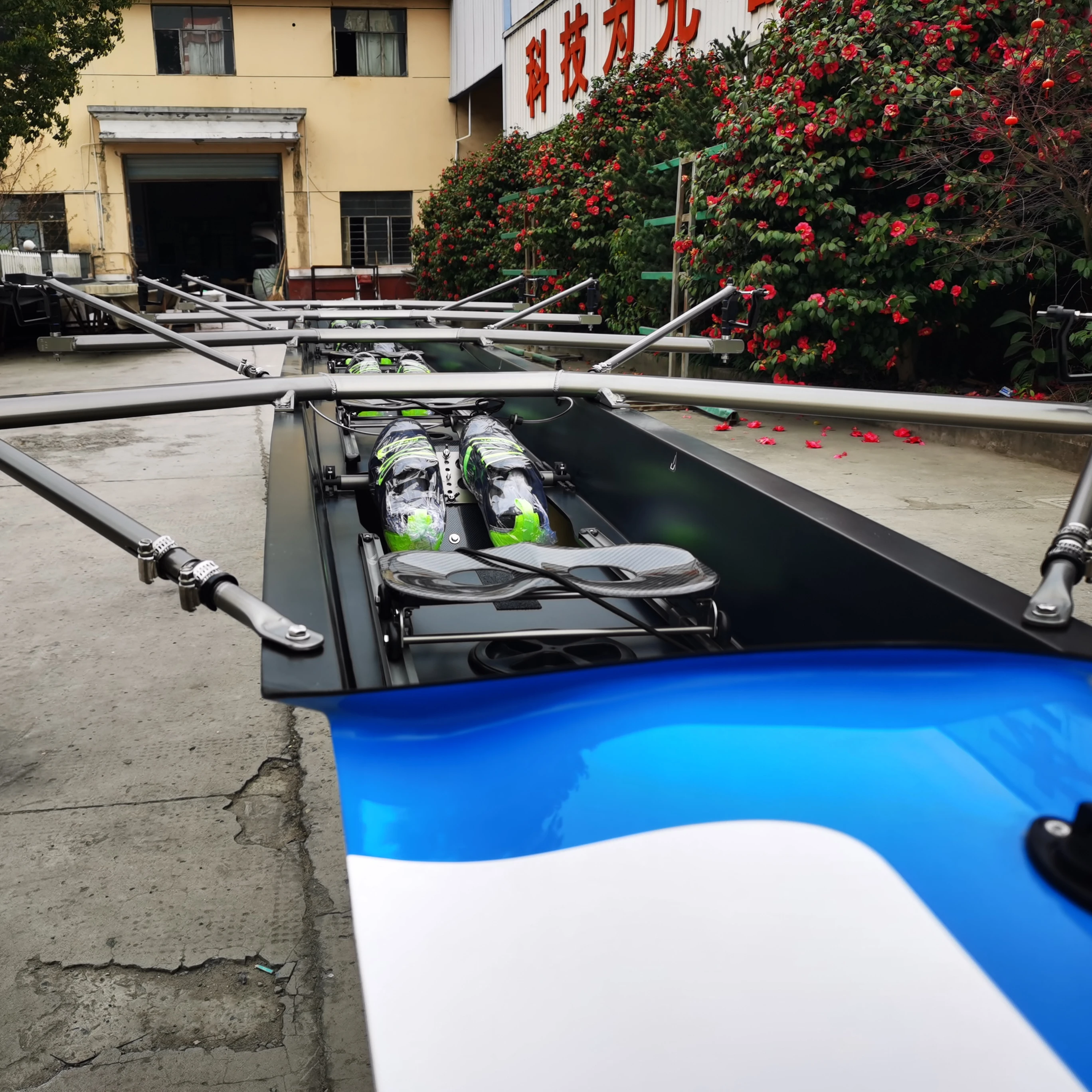 Фабрика напрямую предоставляет гребные лодки хорошего качества и цены для соревнований тренировок