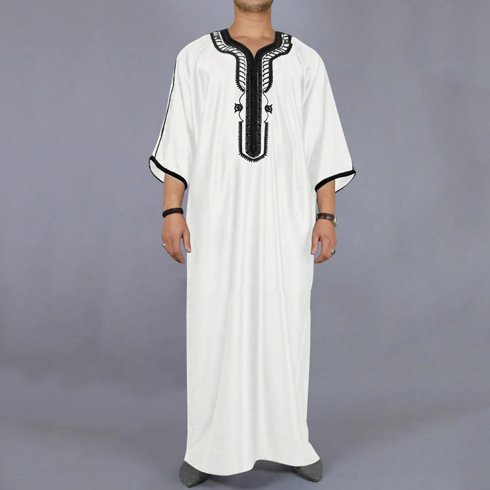 2024 Factory Price Muslim Men Thobe Elegant Embroidery Casual Men Muslim Thobe Solid Long Robe Jubba for Men Arabic Thobe