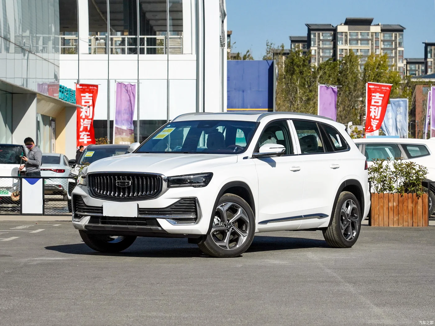 2024 Geely Monjaro Xingyue L New Gelly Geely Flagship SUV 2.0TD Hybrid 4WD Offroad Vehicle with Russian Features