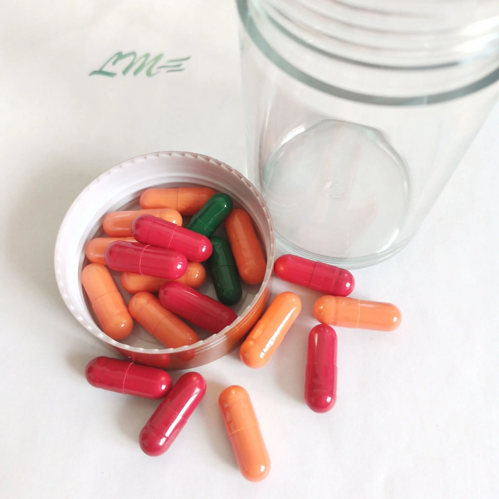 
Dietary Supplement Powerful Green Tea Extract Fat Burner Capsules Slimming Pills in Bottle Pack 