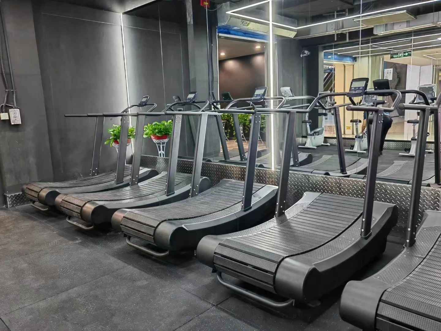 MND Save 20% Commercial self-generating no power line Curve Treadmill Factory