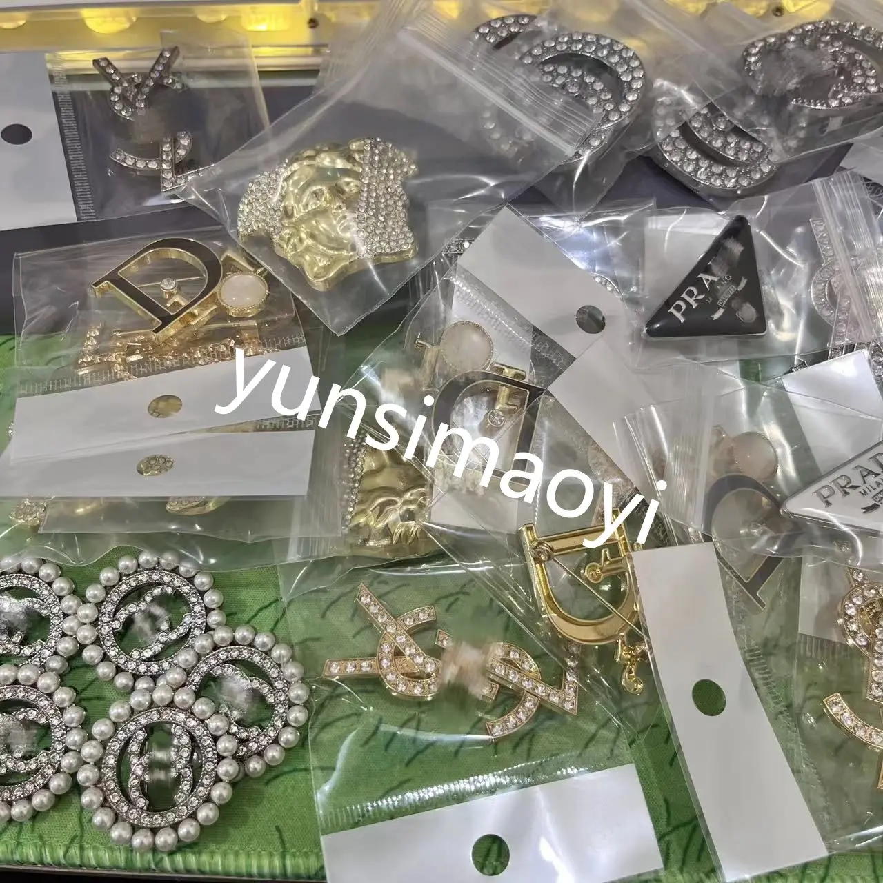 Wholesale Fashion Number 5 Brooch Luxury Women Flower Designed Pearl Cc Decorative Pins Gift Jewelry Suit Brooch