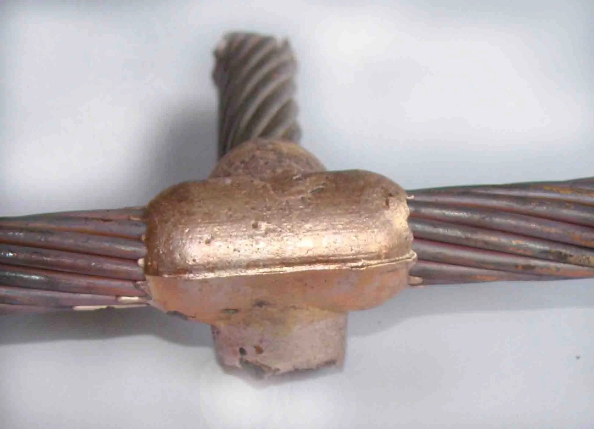 Standard handle clamp for exothermic mold