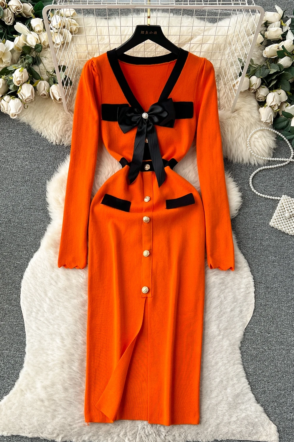 Женское трикотажное платье миди с воротником-бантом