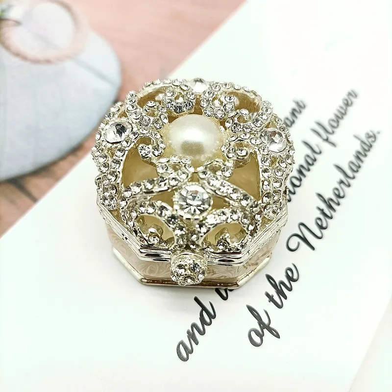 SHINNYGIFTS маленький металлический сундук с сокровищами ювелирные изделия полый Хрустальный держатель для кольца портативная коробка безделушек