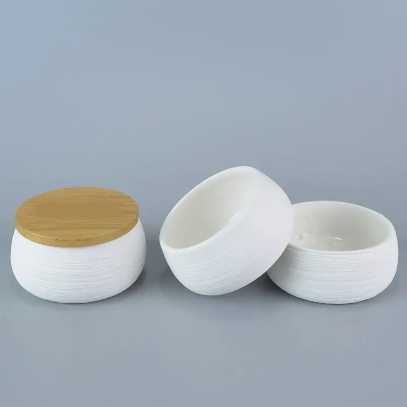 
Brushed white candle ceramic jar with wooden lid in set 