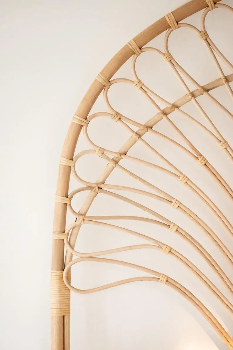  Подголовник из ротанга в форме ладони