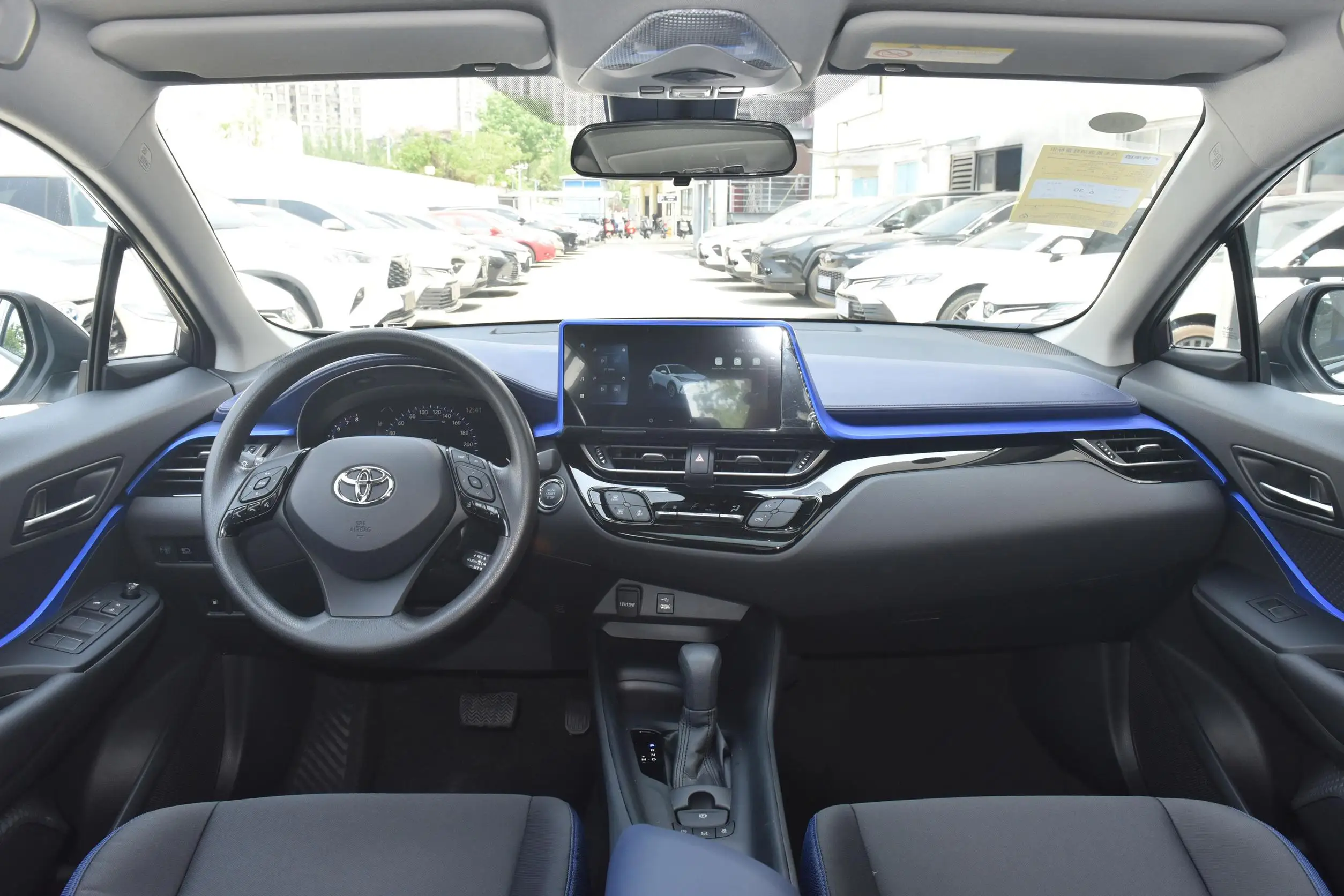 Подержанный автомобиль Toyotai CHR Электрический 5 мест компактный внедорожник 400 км Дальность хода быстрая зарядка бензиновый