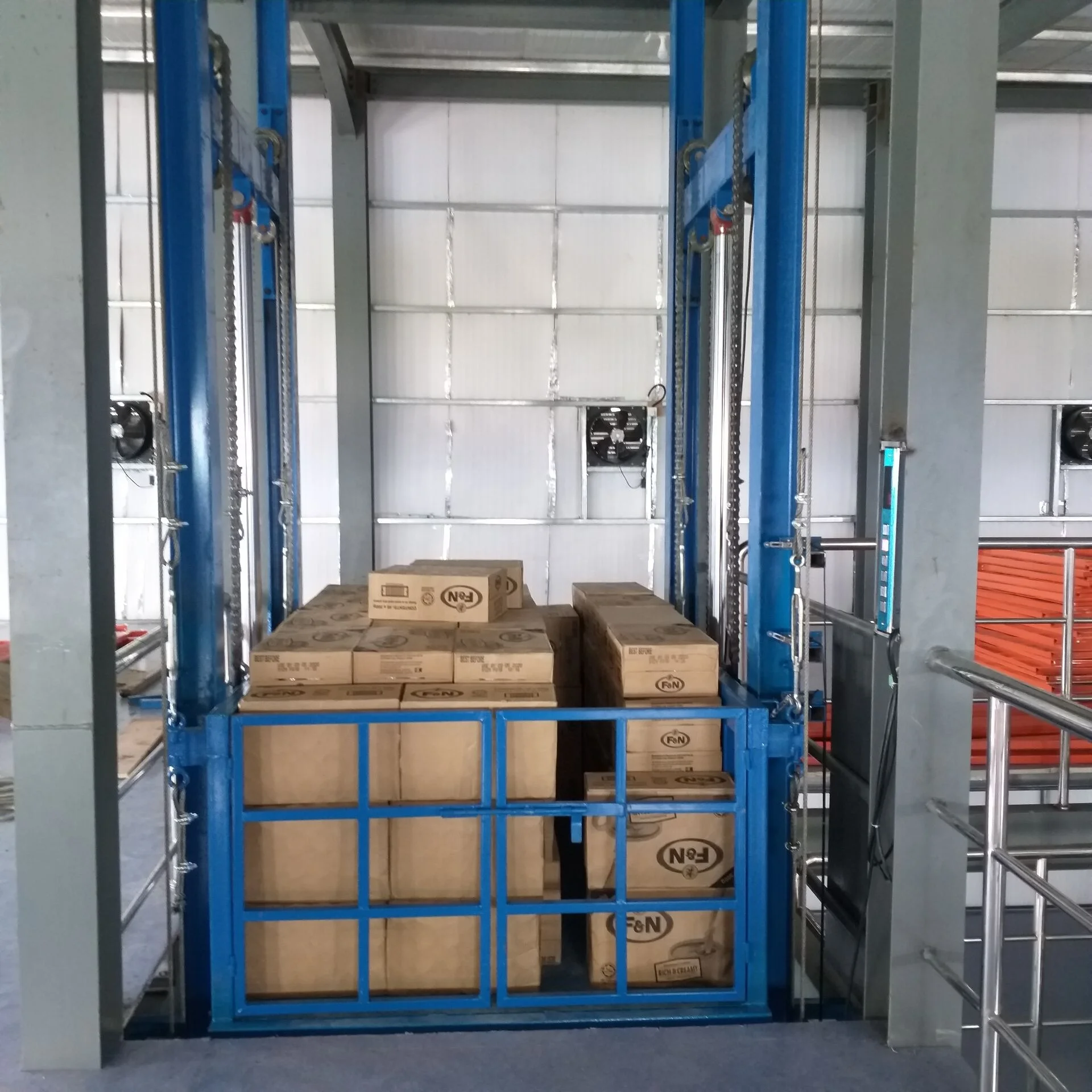Vertical hydraulic lifting equipment electric goods lift material handling lifter for warehouse