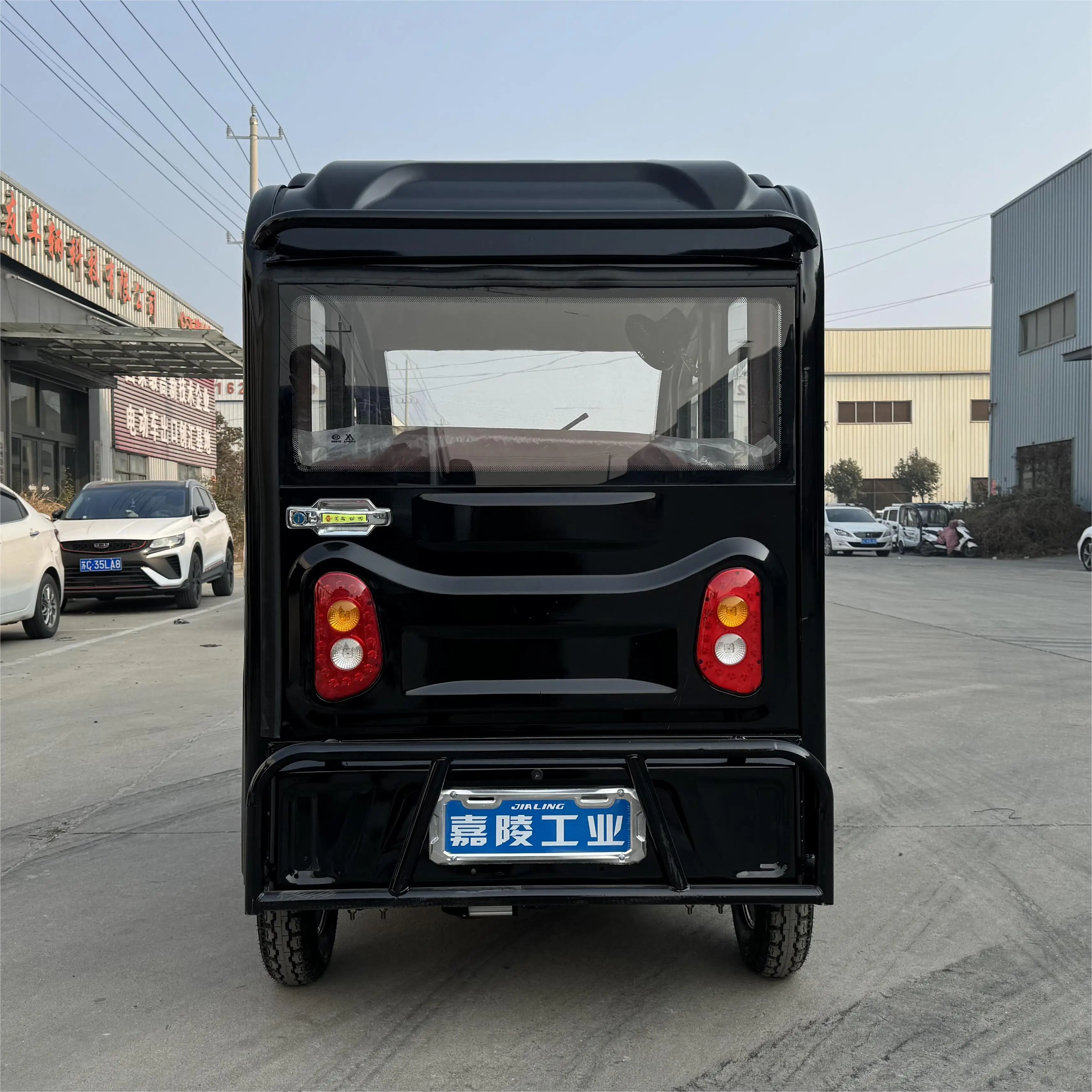 LB-ZR5D Passengers Closed Cabin New Design Electric Tricycle Battery Rickshaw