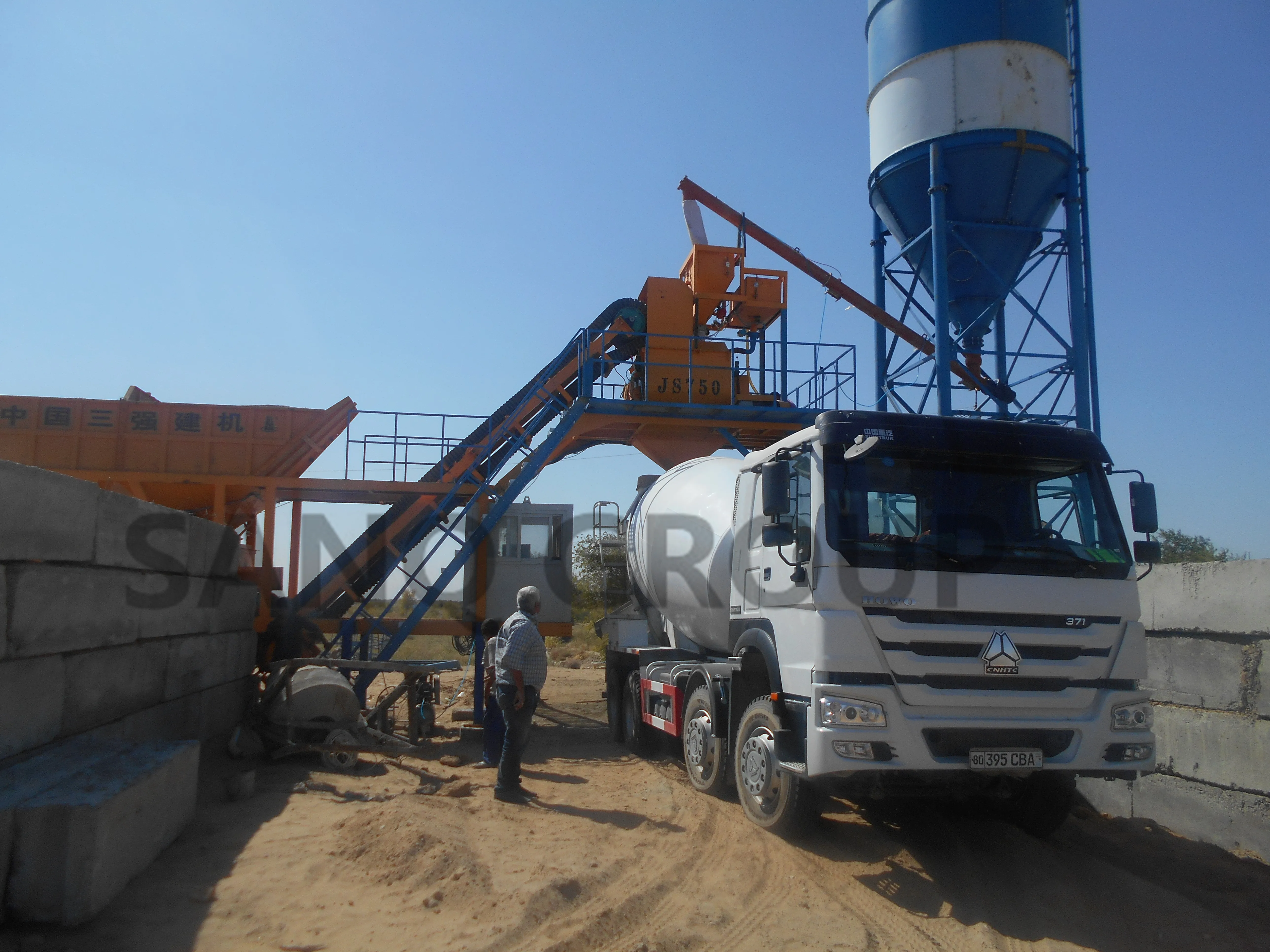SANQ YHZS25 Ready Mixed Concrete Batching Equipment Road Mobile Concrete Batch Plant With 100T Cement Silo