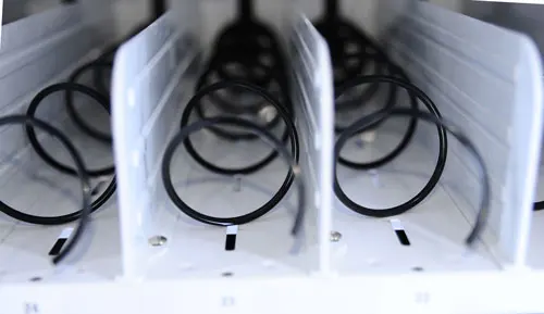 outdoor self-service vending machine for foods and drinks