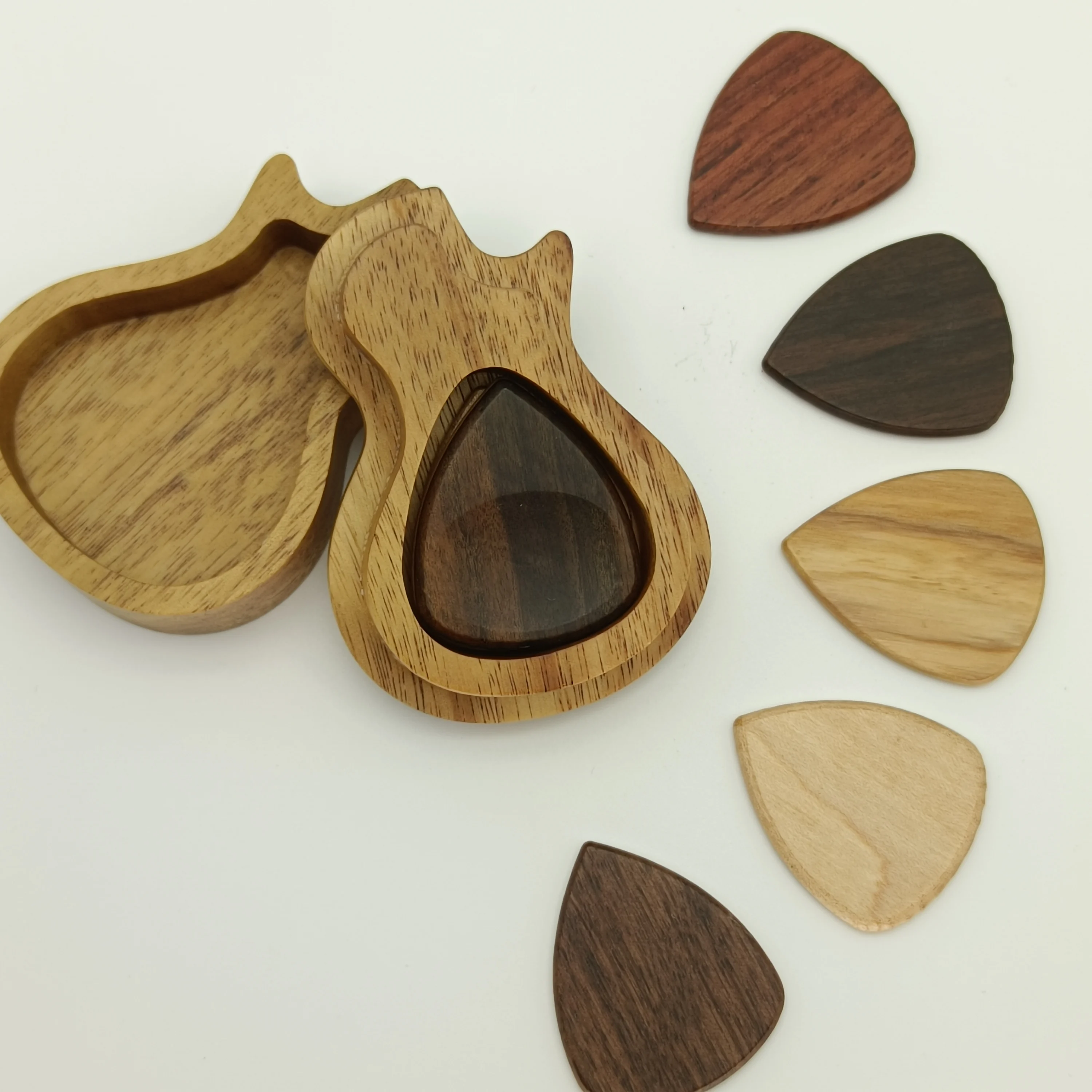 Factory direct sales can be customized logo   Acacia wooden Guitar pick box Solid wood production