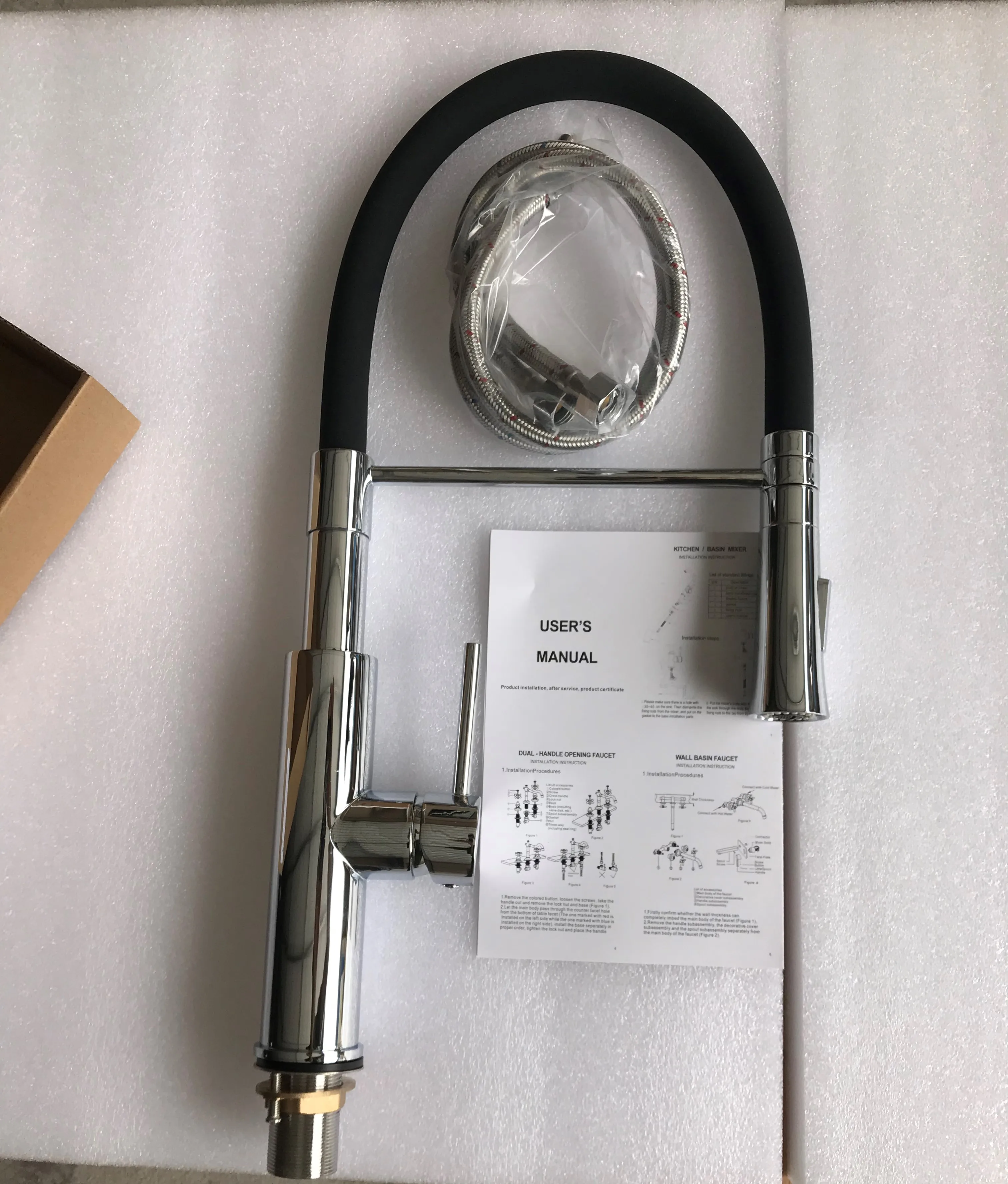 Flexible Neck Single Handle Pull-out Kitchen Faucet