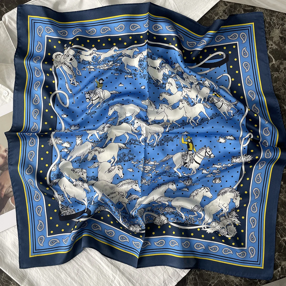 Fashion Foulard Custom Digital Printing Square Silk Scarves 100% Chinese Silk Scarf