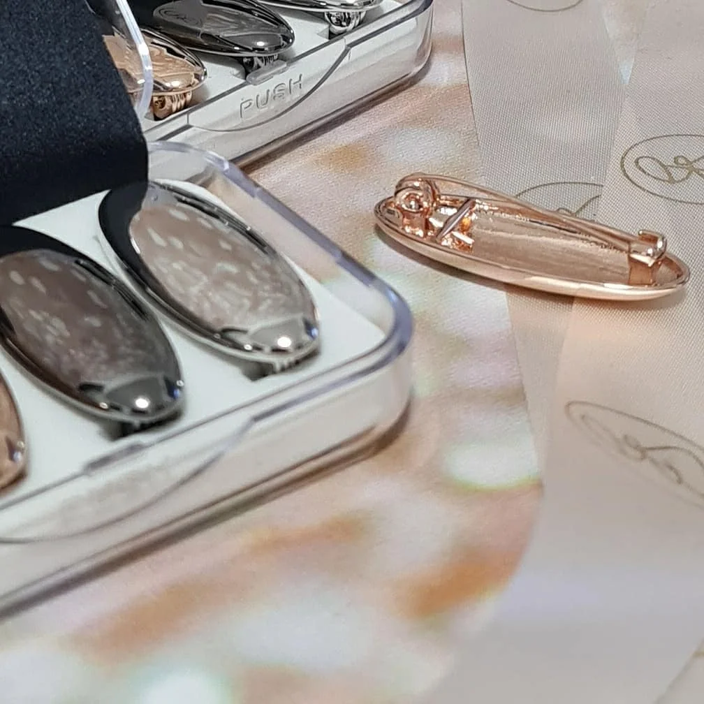 2022 new style designer premium hijab pins customize logo wholesale safety brooch pins