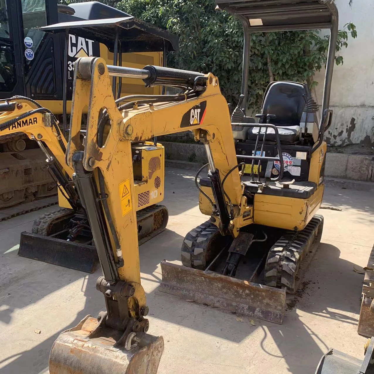 Used CAT 301.5 excavator in stock,Caterpillar Mini 301.5CR excavator for sale  IN SHANGHAI CHINA mini excavator