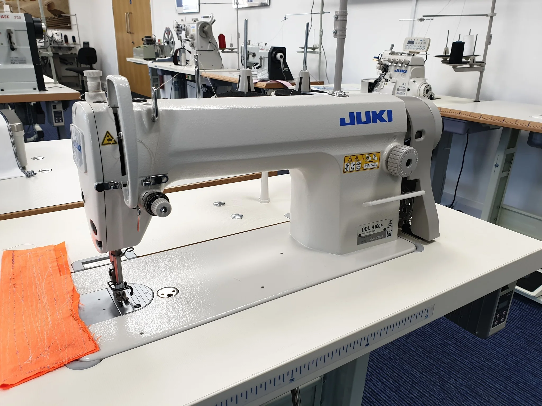 Fresh Clear Good Conditional Used Jukis 8100E Lockstitch Industrial Used Sewing Machine
