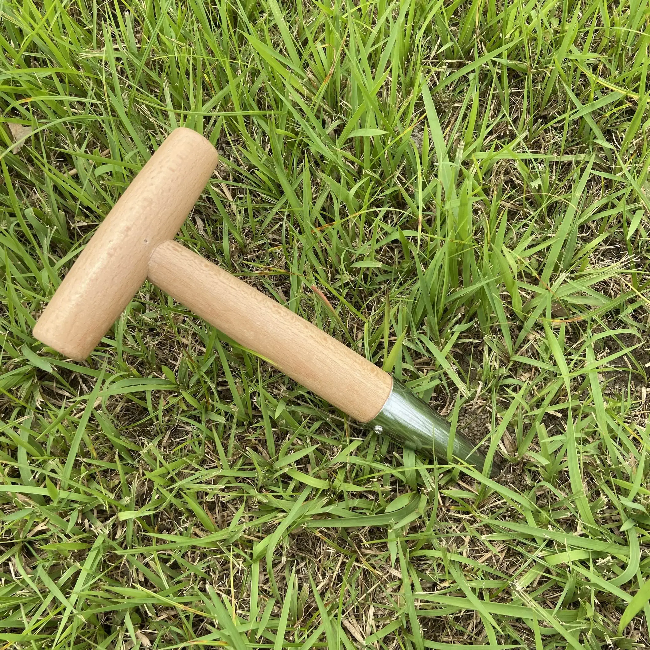 Manufacturer Supply Wood Handled Stainless Steel Sow Dibber for Digging Seeding Transplanting Loose Soil