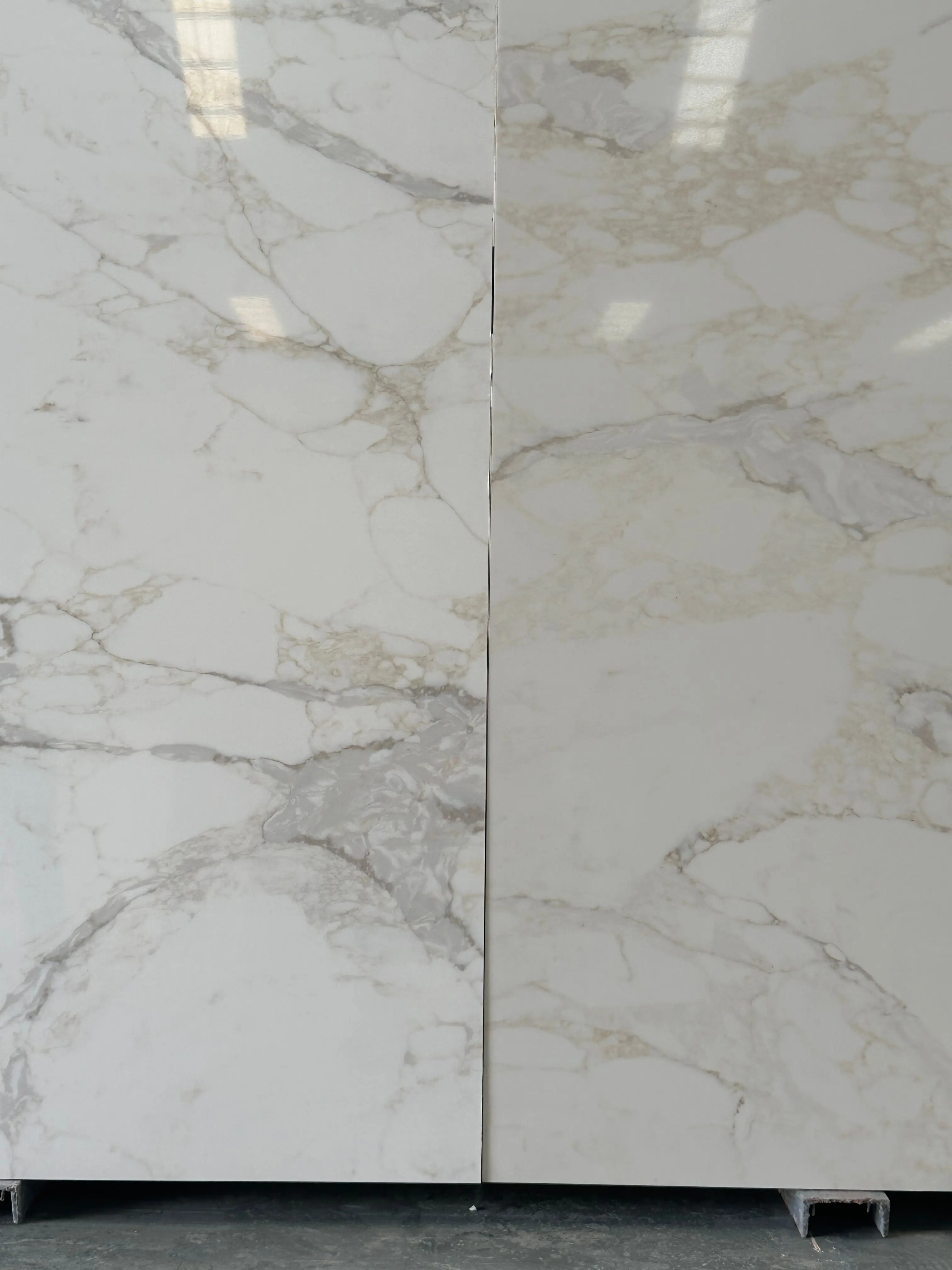 Cheap Price Supplier Polished 3.2m 1.6m Artificial Stone Gold Modern Quartz Countertop Big Slab For Building Project