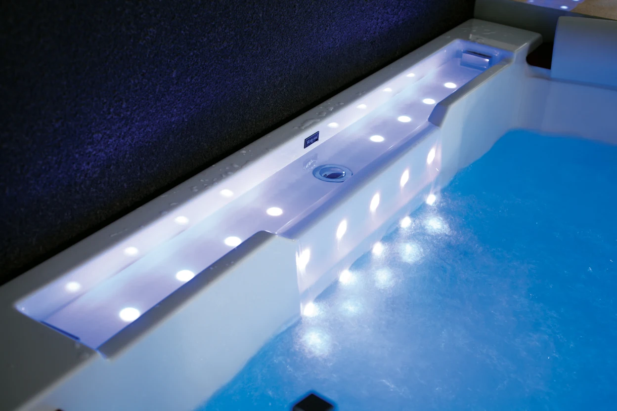 Woma Classic Bubble Bath Hot Tub Hydromassage Whirlpool Jetted SPA Bathtub Luxury Acrylic Massage CE Modern Hotel Freestanding