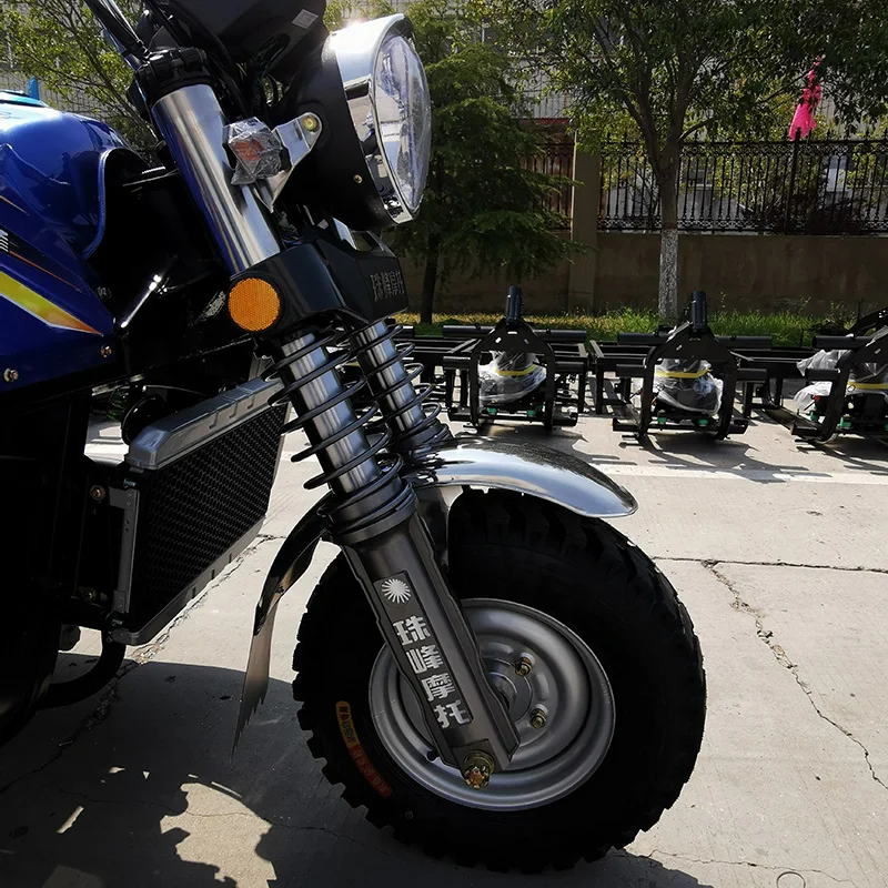 Hot sale 200/250/300CC dual water cooled engine three wheel motorcycle tricycle motorized motor tricycle for cargo