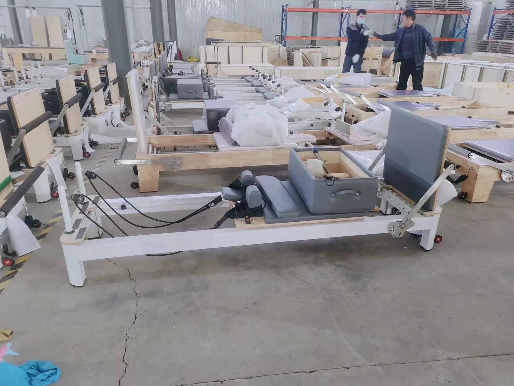 White Aluminum Pilates Reformer for Studio and Home with Box and Jump Board Pilates Reformer